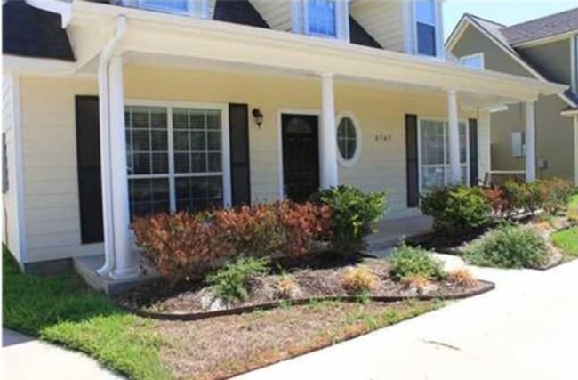 Building Photo - 3707 Holick Ln