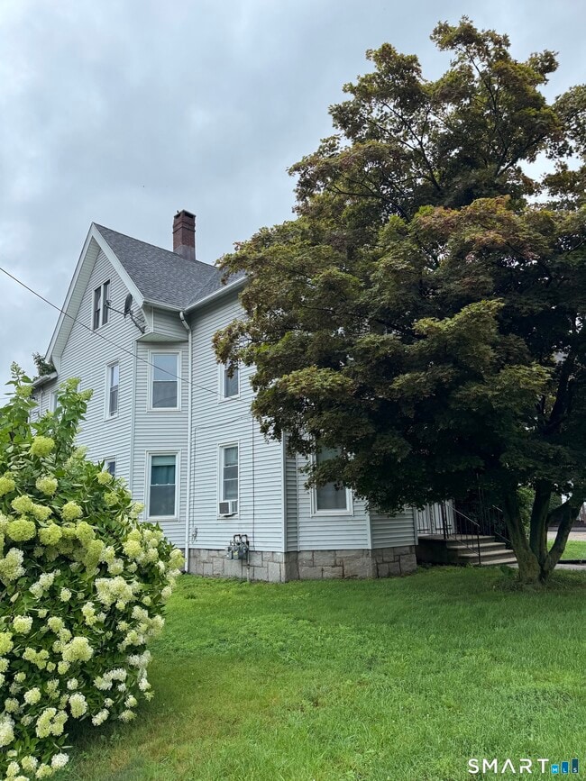 Building Photo - 275 Wakelee Ave
