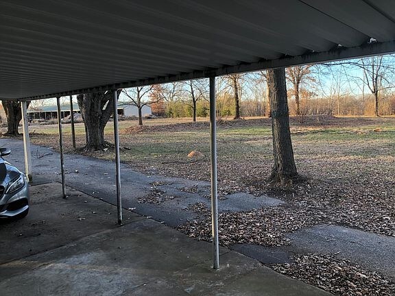 Building Photo - 2032 Royal Heights Rd