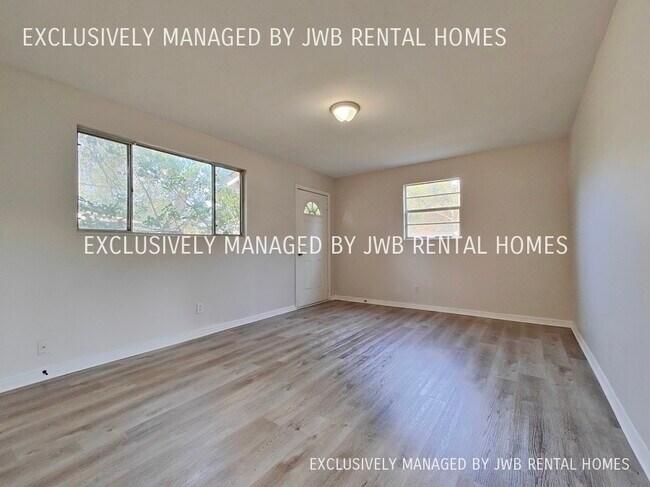 Building Photo - 6818 Miss Muffet Ln N