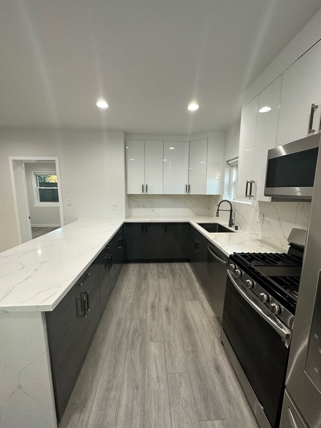 Photo - Hillcrest Apartment