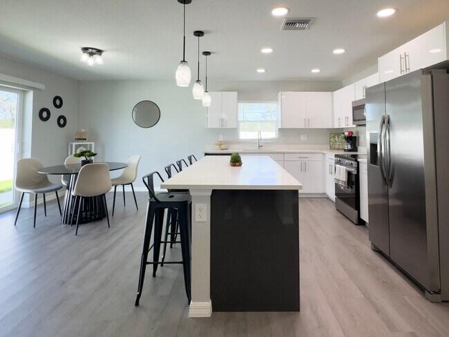 Building Photo - 6819 San Bruno Dr