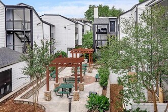 Building Photo - 4400 Memorial Dr