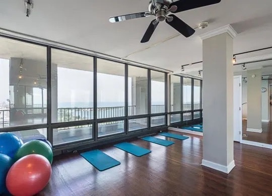 Building Photo - 530 W Hawthorne Pl