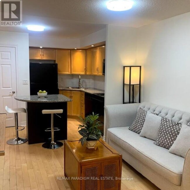 Building Photo - 250 Wellington St W