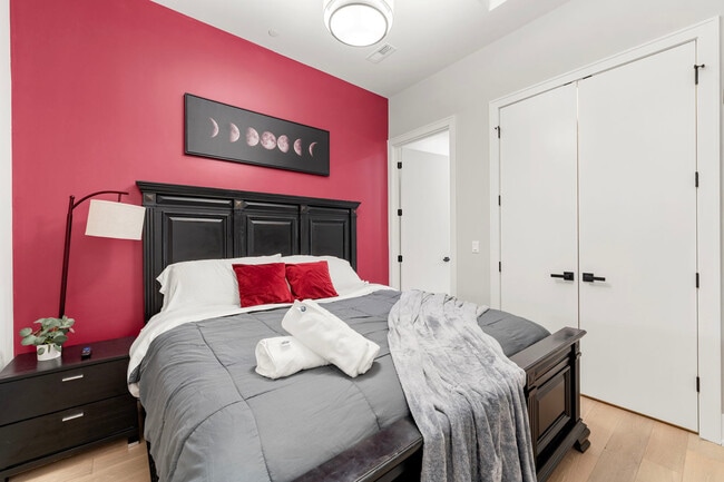 Building Photo - 318 W Grand Ave