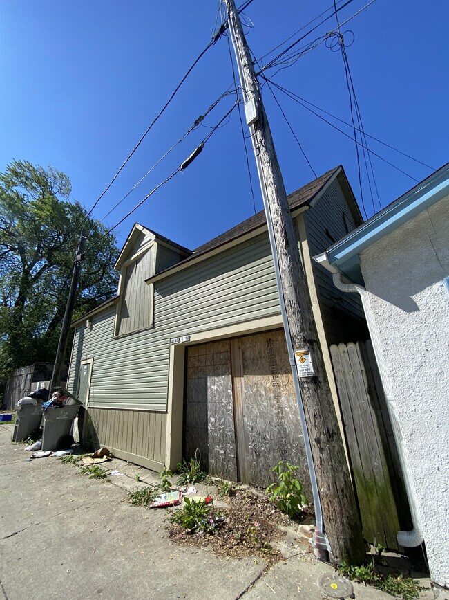 Building Photo - 4148 W Lisbon Ave
