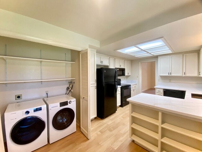 Building Photo - Large, open-concept 2-bedroom home in Mission San Jose!