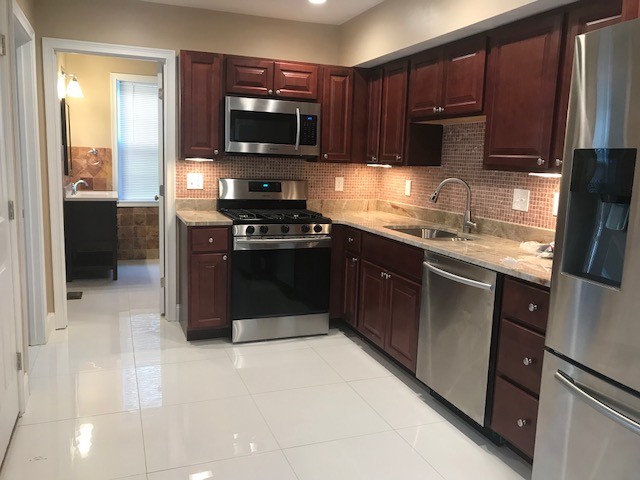 Building Photo - 298 Wickenden St