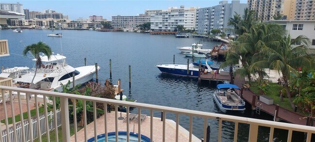 Foto del edificio - 1900 Diana Dr