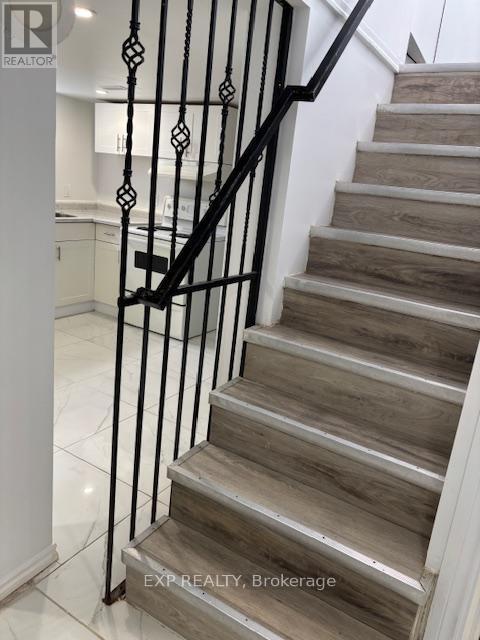 Building Photo - 304 Frontenac St