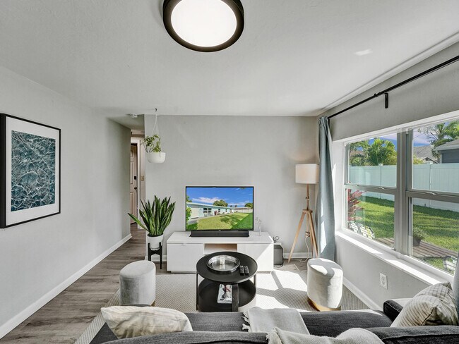 Foto del edificio - 717 SW 2nd Ct