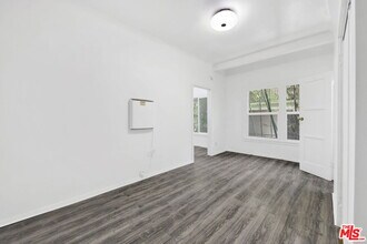 Building Photo - 225 E Garfield Ave