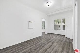 Building Photo - 225 E Garfield Ave