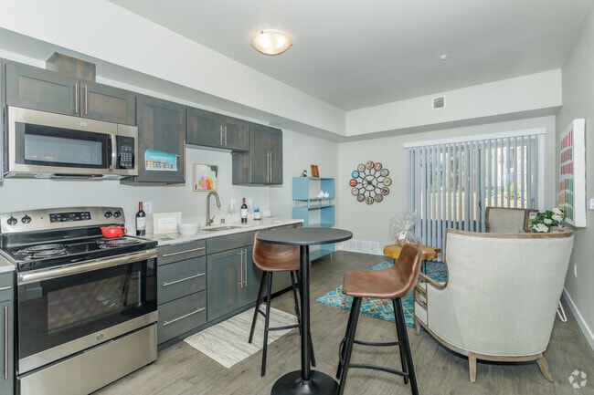 1BR, 1BA - 535 SF - Coburn Crossing