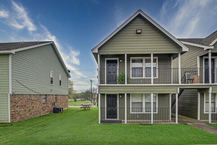 Primary Photo - 341 Ware Dr