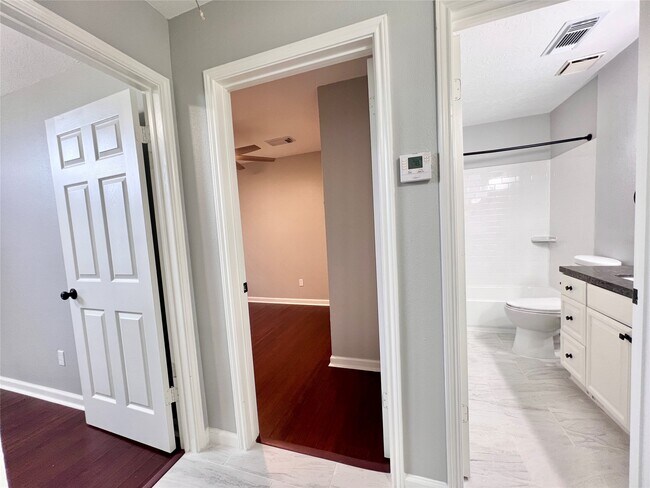 Foto del edificio - 15543 Scenic Haven Dr