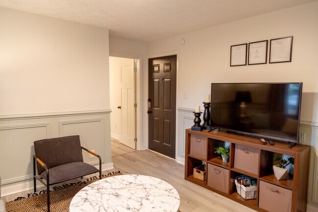 Living room - 315 Doyle St