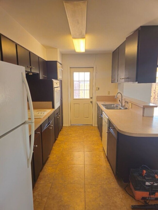 Building Photo - 4 bedroom in Tempe