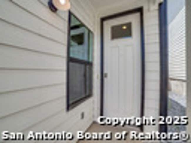 Building Photo - 16011 Babcock Rd