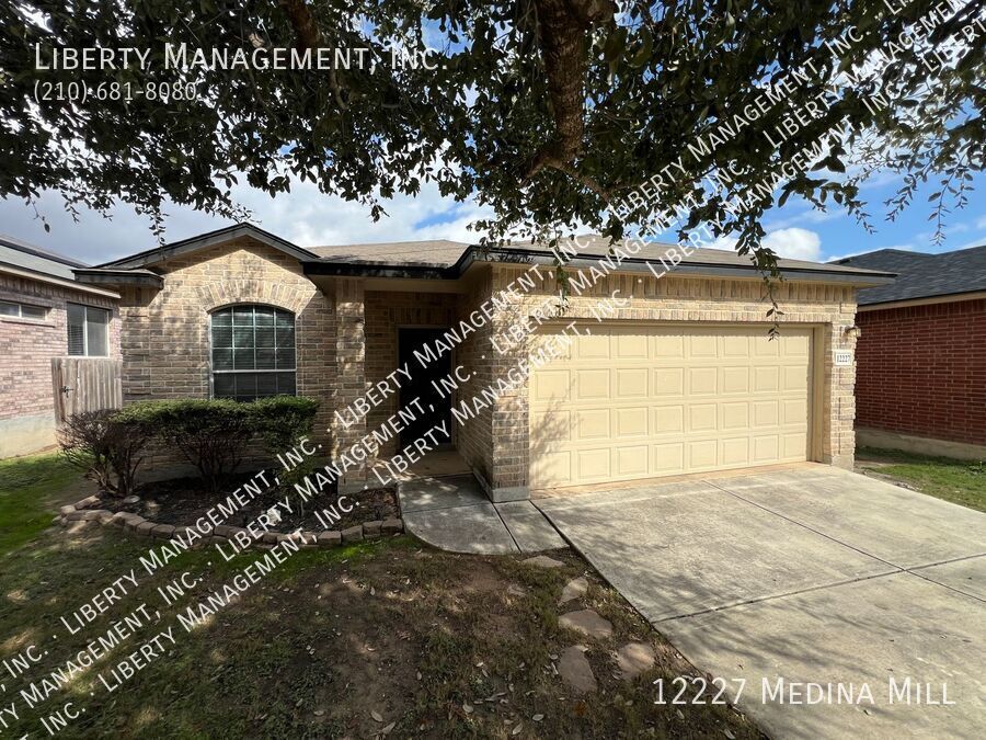 Foto principal - 3 Bed, 2 Bath Home in Alamo Ranch with an ...