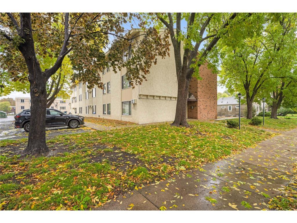 Primary Photo - 3729 Snelling Ave