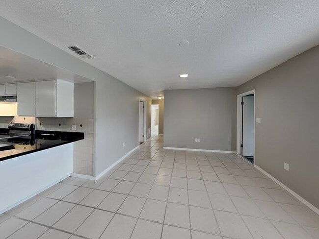 Foto del edificio - 6410 Gamble Dr