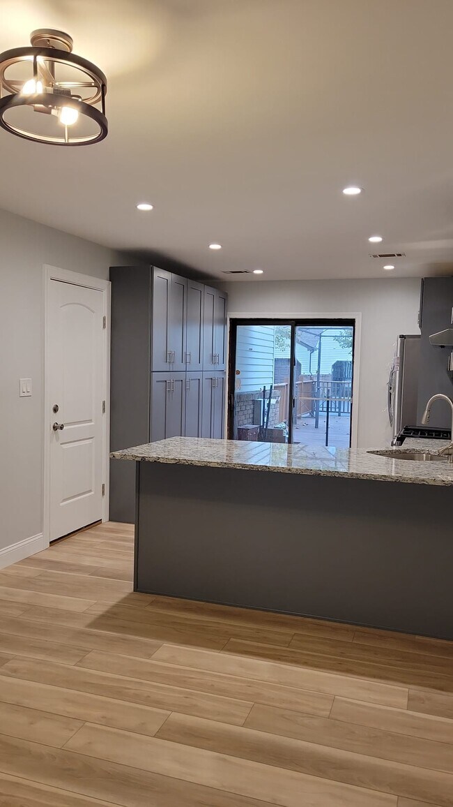 Foto del edificio - 1361 Thomas Ave