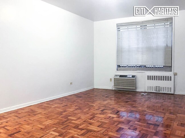 Building Photo - 90-15 Queens Blvd