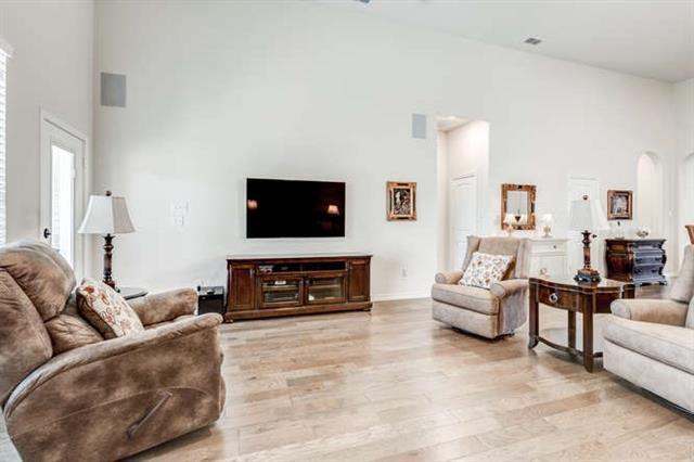 Building Photo - 5716 Dolores Pl