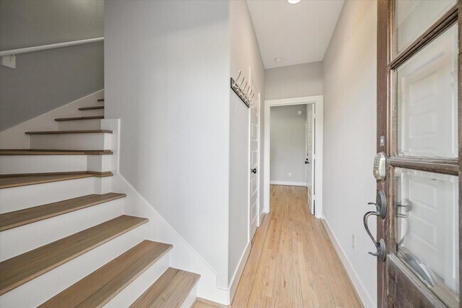 Foto del edificio - 1544 W 23rd St