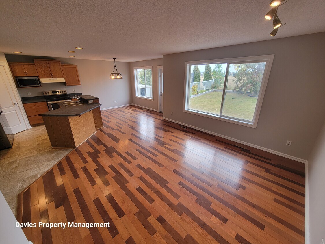 Photo principale - 17218-17288 88 St NW