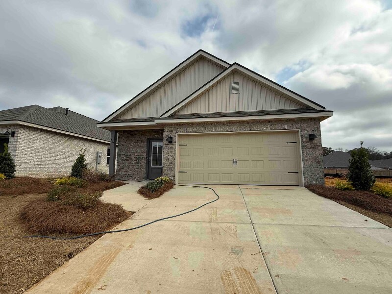 Primary Photo - 521 Vista Pointe Dr