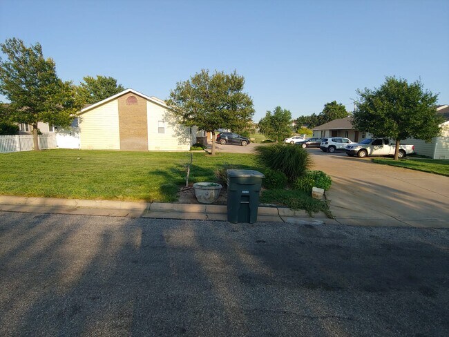 Foto del edificio - 2802 Maralane Ave