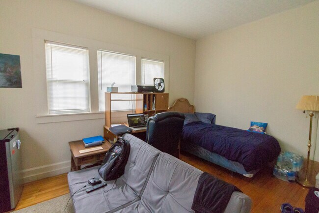 Foto del edificio - 1900 W Jackson St