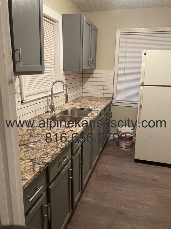 Building Photo - All One Level, Off Street Parking, Central...