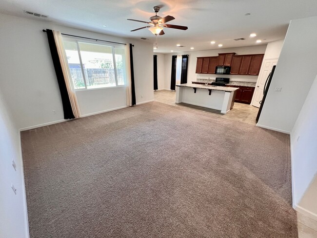 Building Photo - $2,450 Temperance & Clinton, 4 Bedroom - N...
