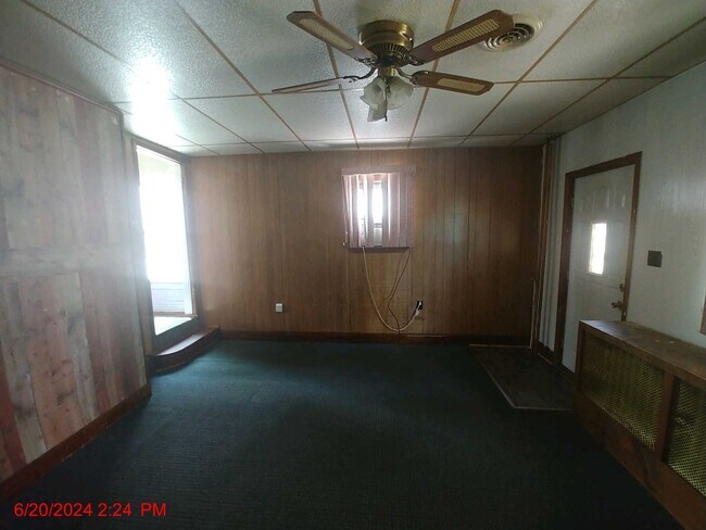 Building Photo - 465 7th St