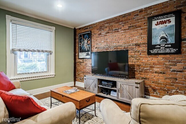 Foto del edificio - 4 br, 2 bath House - 143 First Avenue