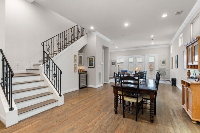 Foto del edificio - 3717 Newhouse St
