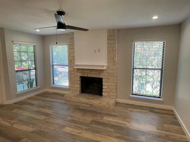 Building Photo - 10616 Mellow Mdws