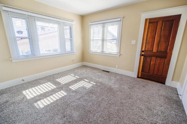 Foto del edificio - 2339 Brant St