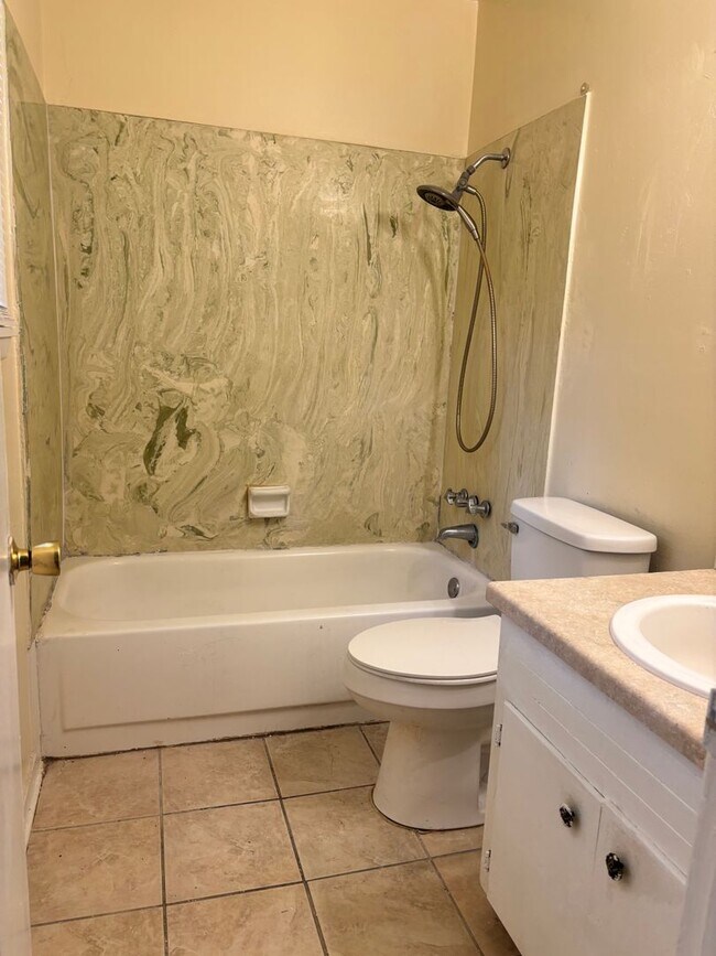 Foto del edificio - 634 Pine Ln