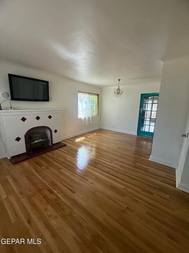 Foto del edificio - 2211 N Campbell St