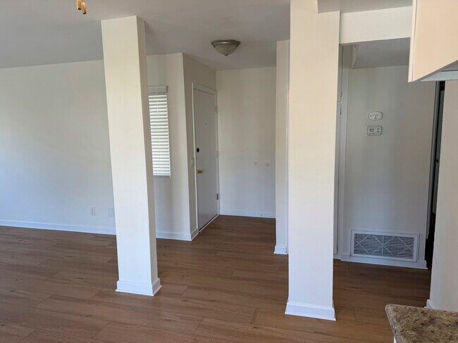 Entrada - 247 Alestar St