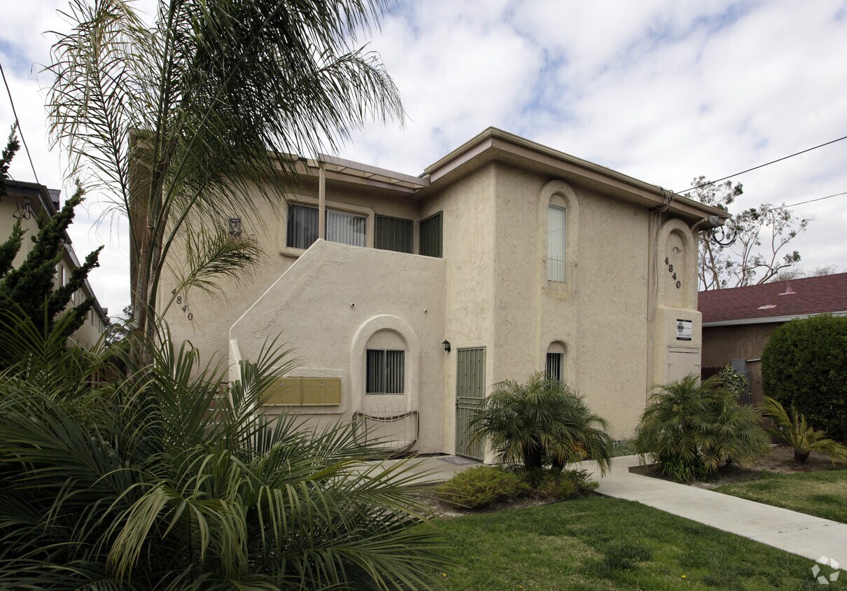 Primary Photo - 4840 W Mountain View Dr
