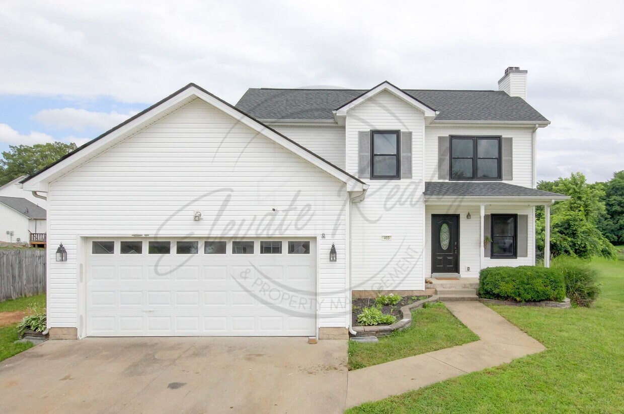 Foto principal - Three Bedroom On One Acre Lot in Clarksvil...