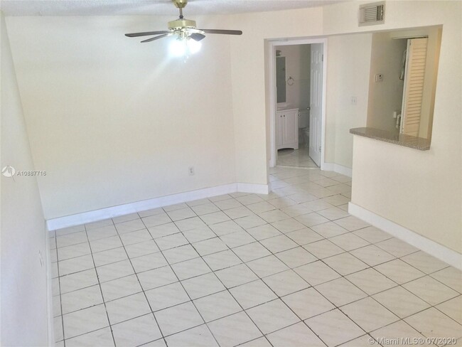 Foto del edificio - 11378 W Flagler St