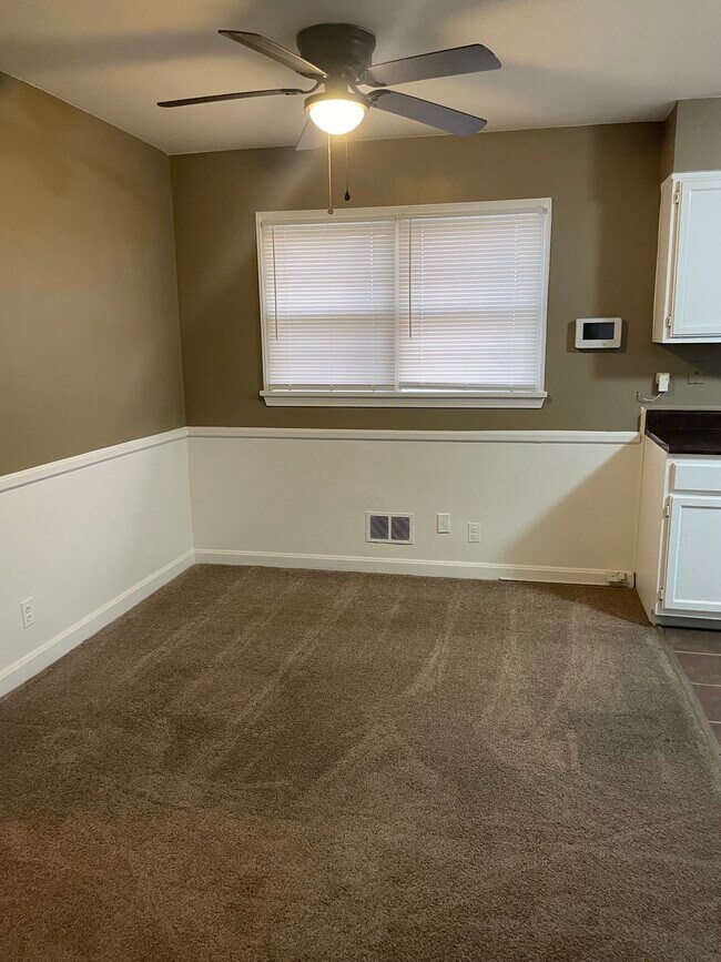 Comedor - 2606 Crums Ln