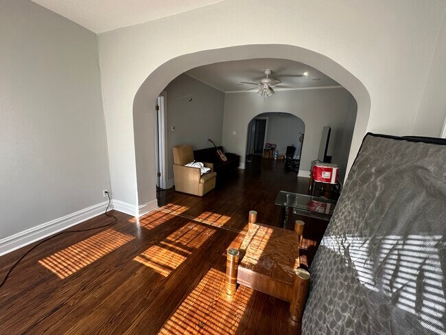 Foto del edificio - 5208 W Hutchinson St